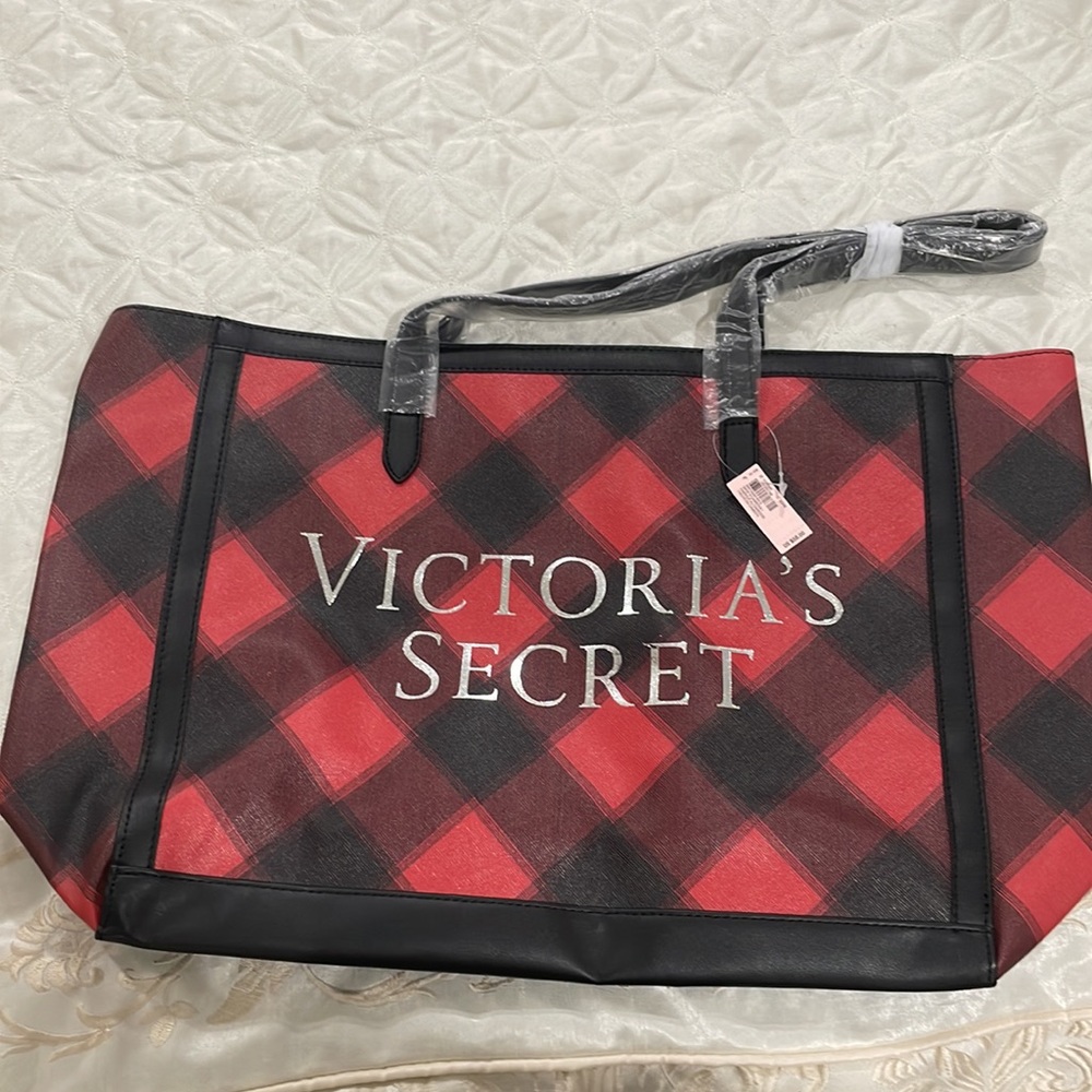 Beautiful tote bag. Never worn